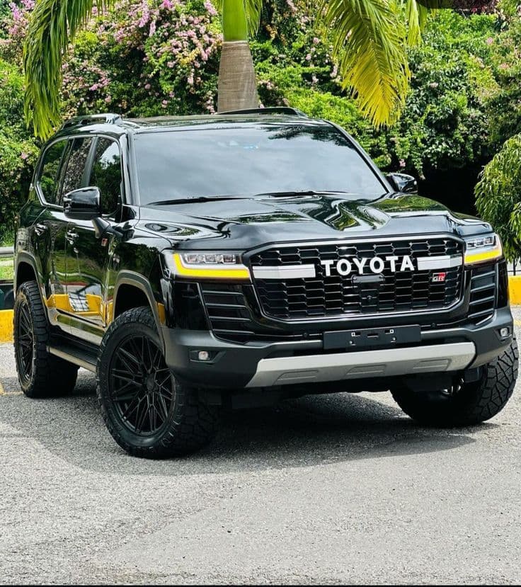 Toyota Land Cruiser 300 GR-S